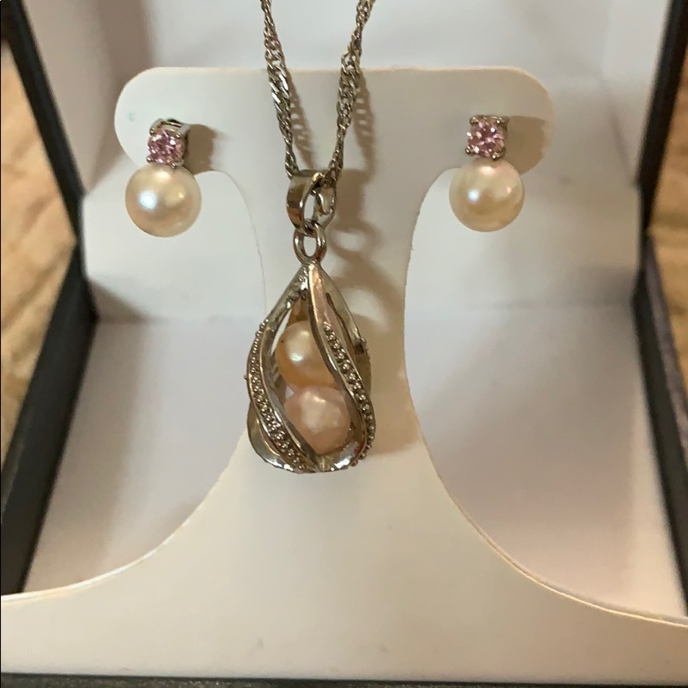 Sterling silver & Pearl necklace & earrings